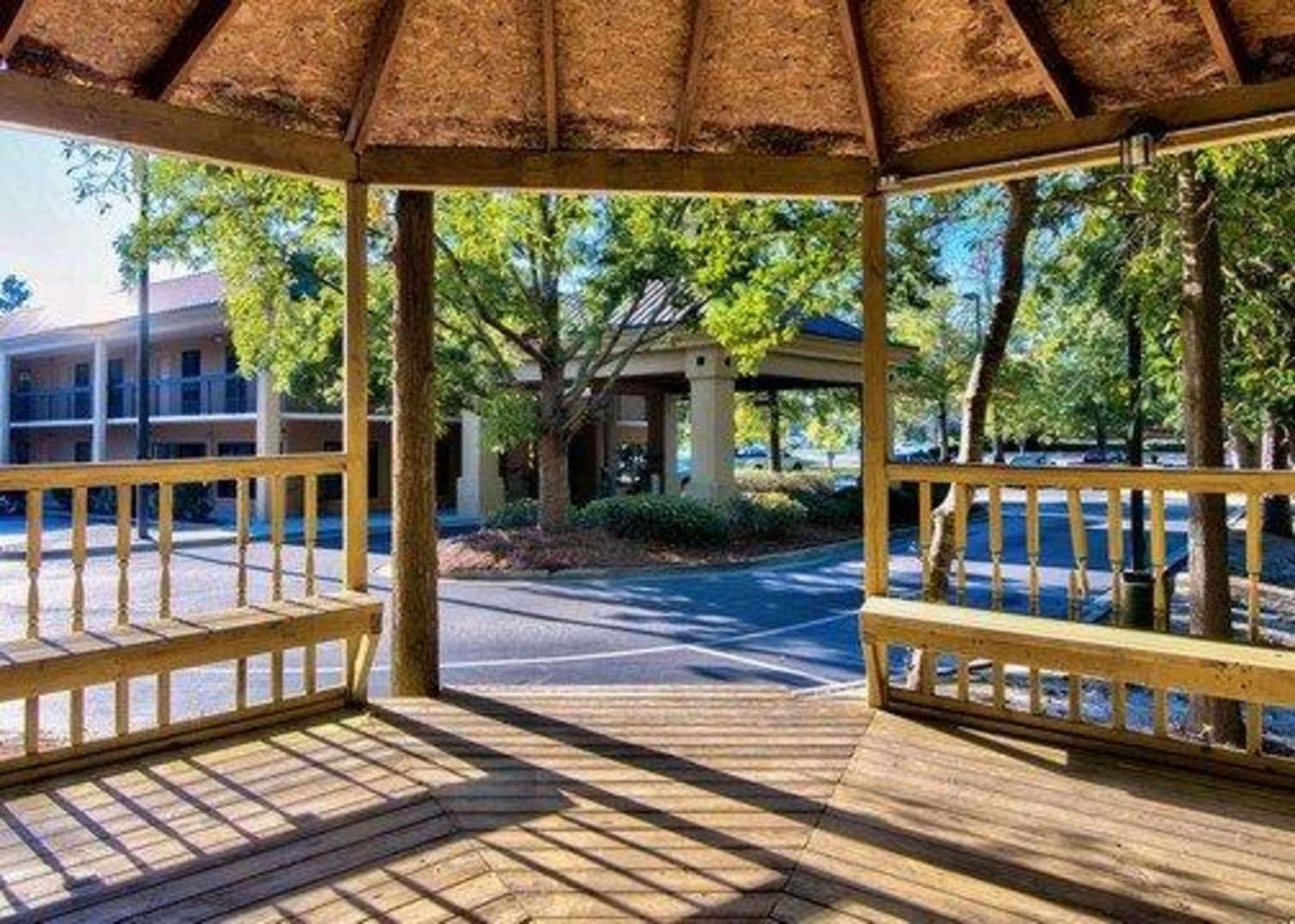 Clarion Inn & Suites Aiken South Exterior photo