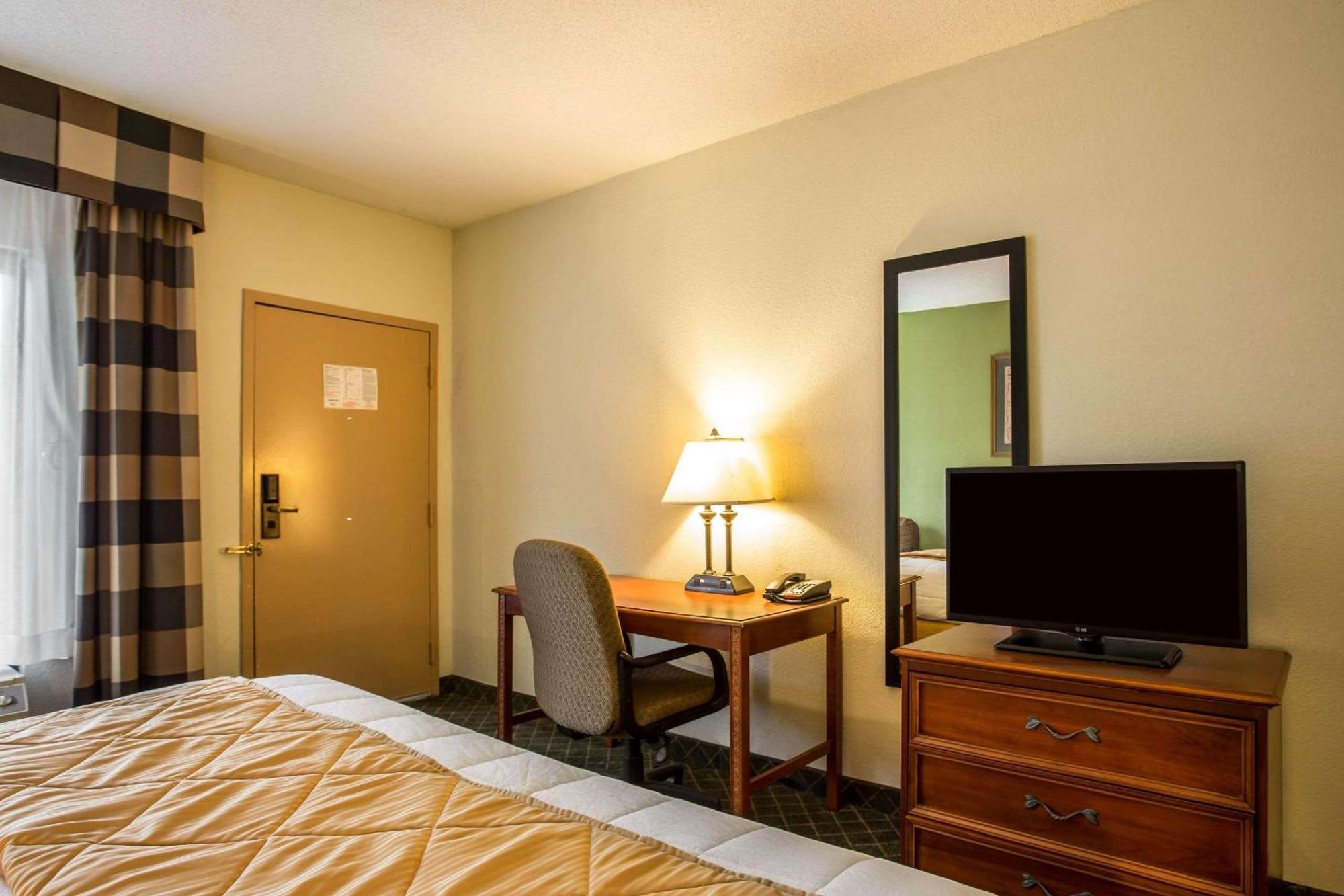 Clarion Inn & Suites Aiken South Exterior photo